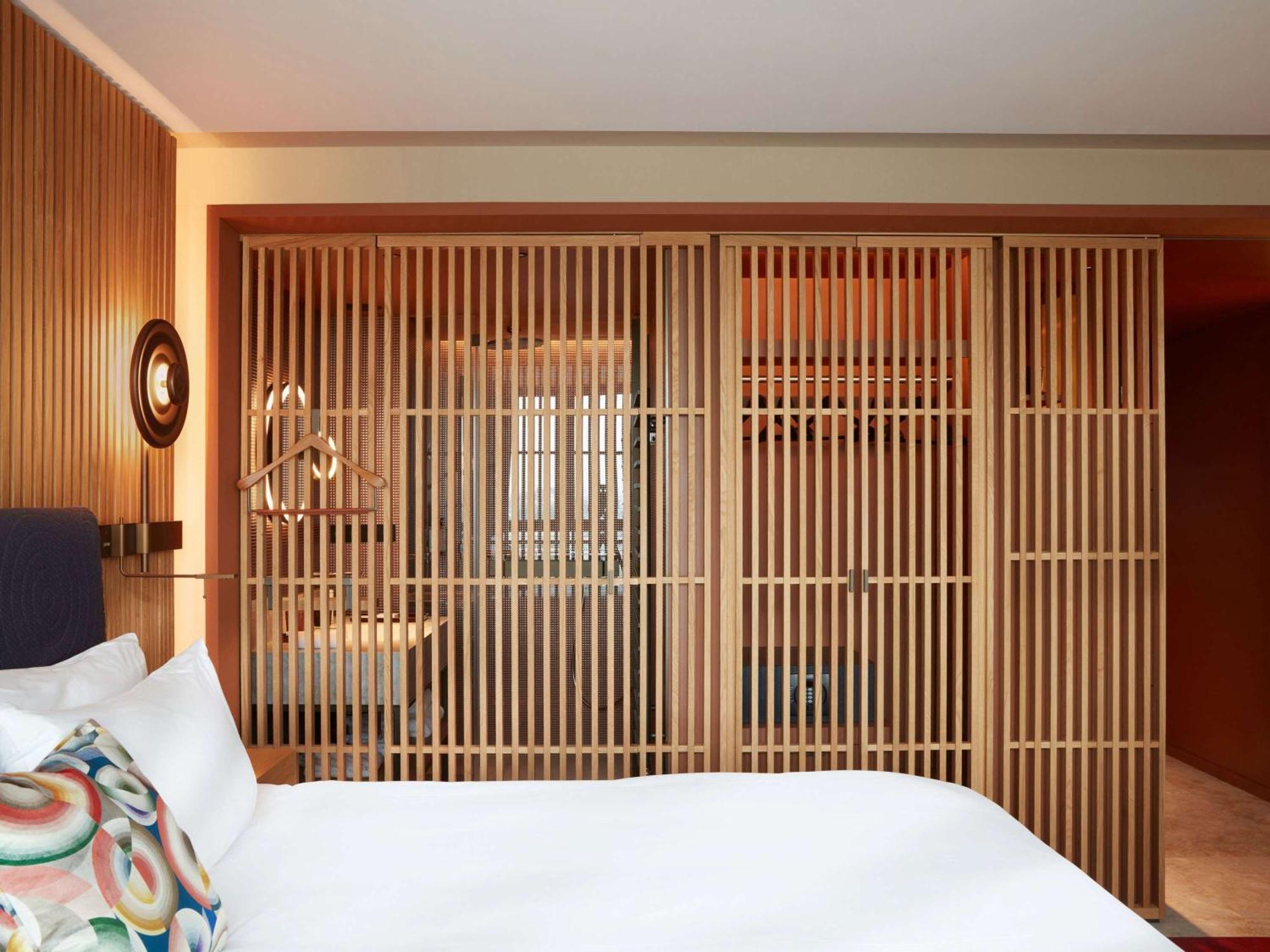 So/ Paris Hotel Екстер'єр фото A room at the hotel