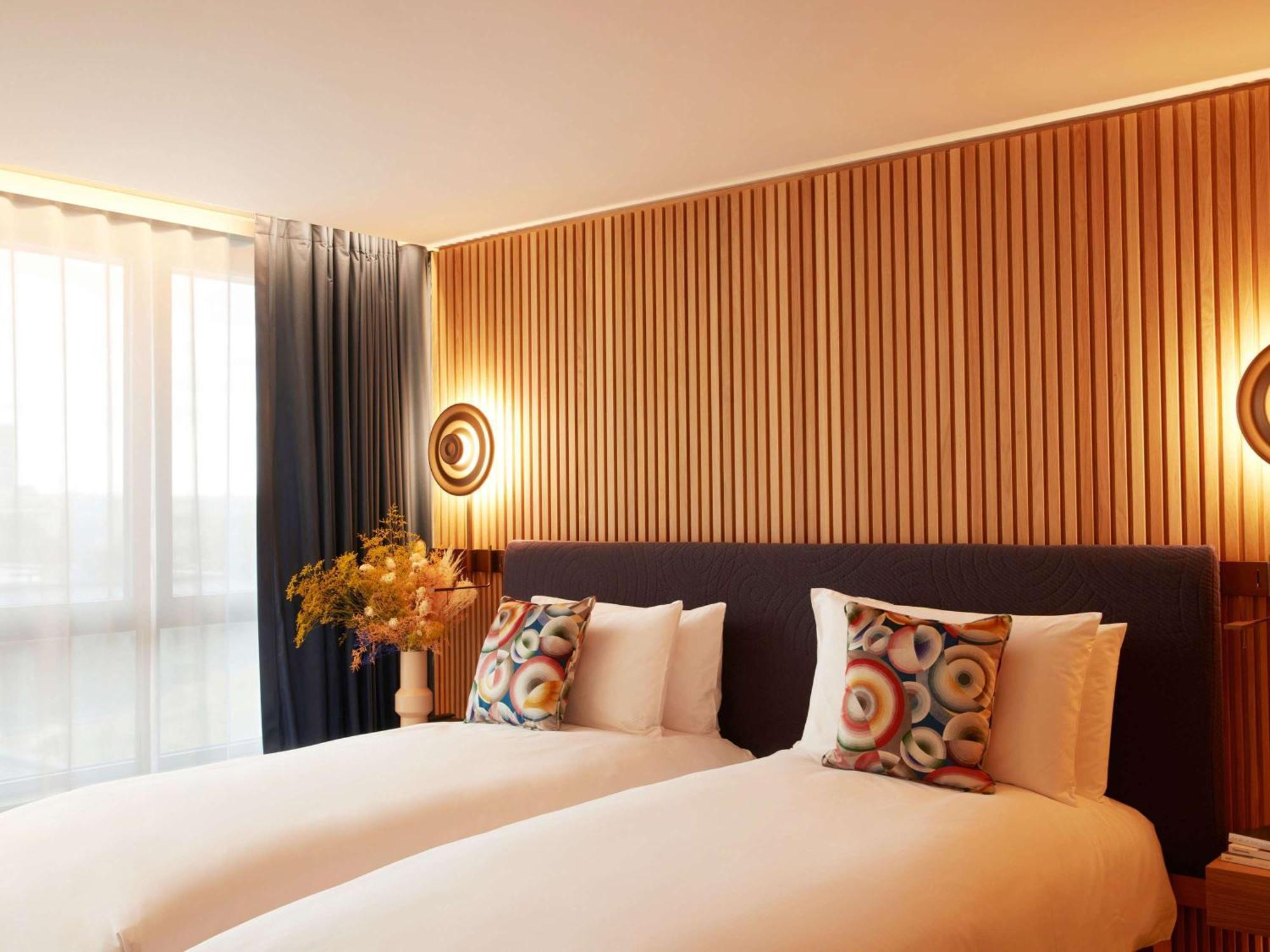 So/ Paris Hotel Екстер'єр фото A room at the hotel