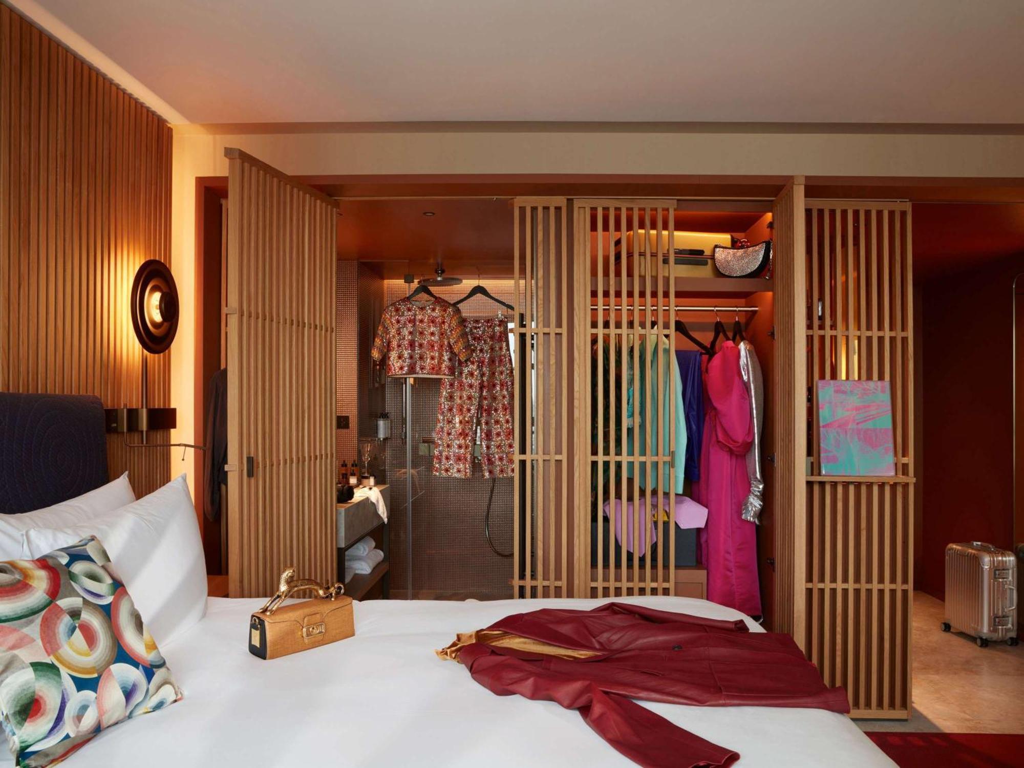 So/ Paris Hotel Екстер'єр фото A room at the hotel