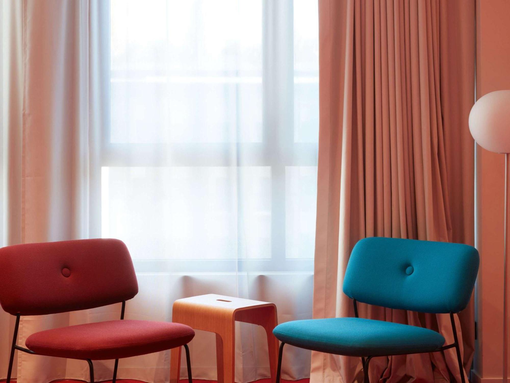So/ Paris Hotel Екстер'єр фото The interior of a room at the hotel